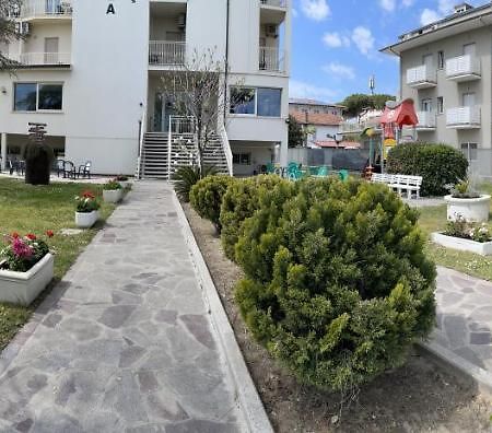 Hotel Amedea Червия Екстериор снимка
