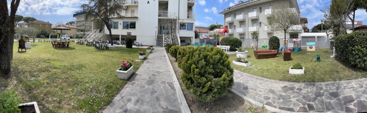 Hotel Amedea Червия Екстериор снимка