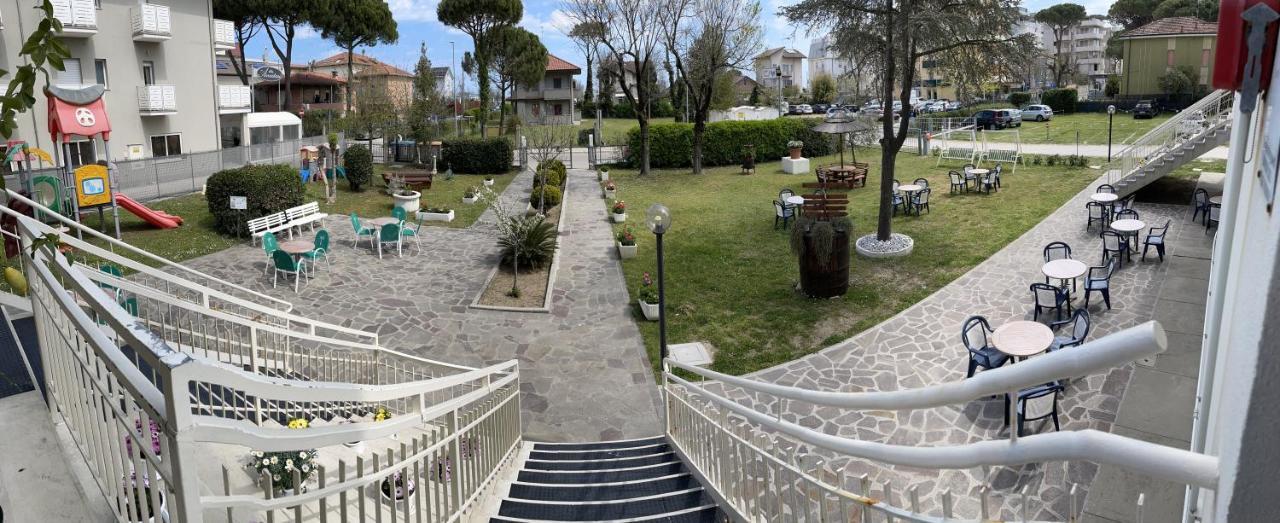 Hotel Amedea Червия Екстериор снимка