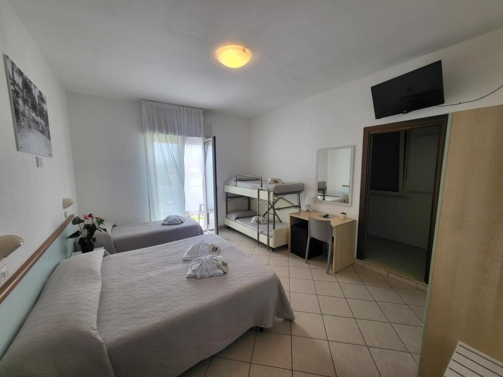 Hotel Amedea Червия Екстериор снимка