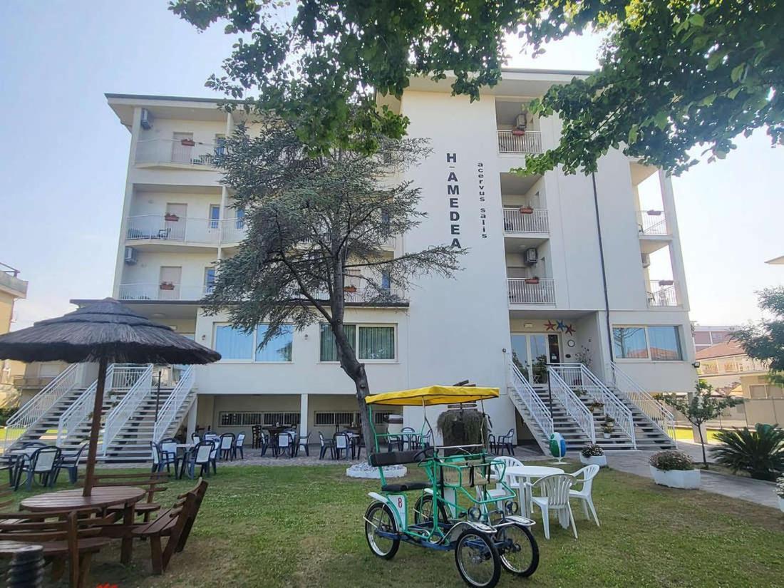 Hotel Amedea Червия Екстериор снимка