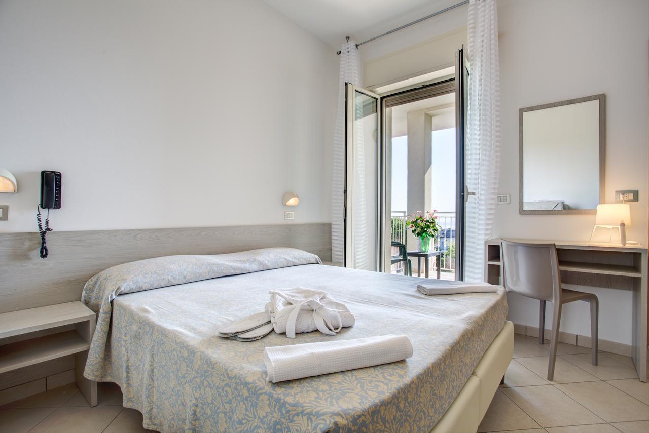 Hotel Amedea Червия Екстериор снимка