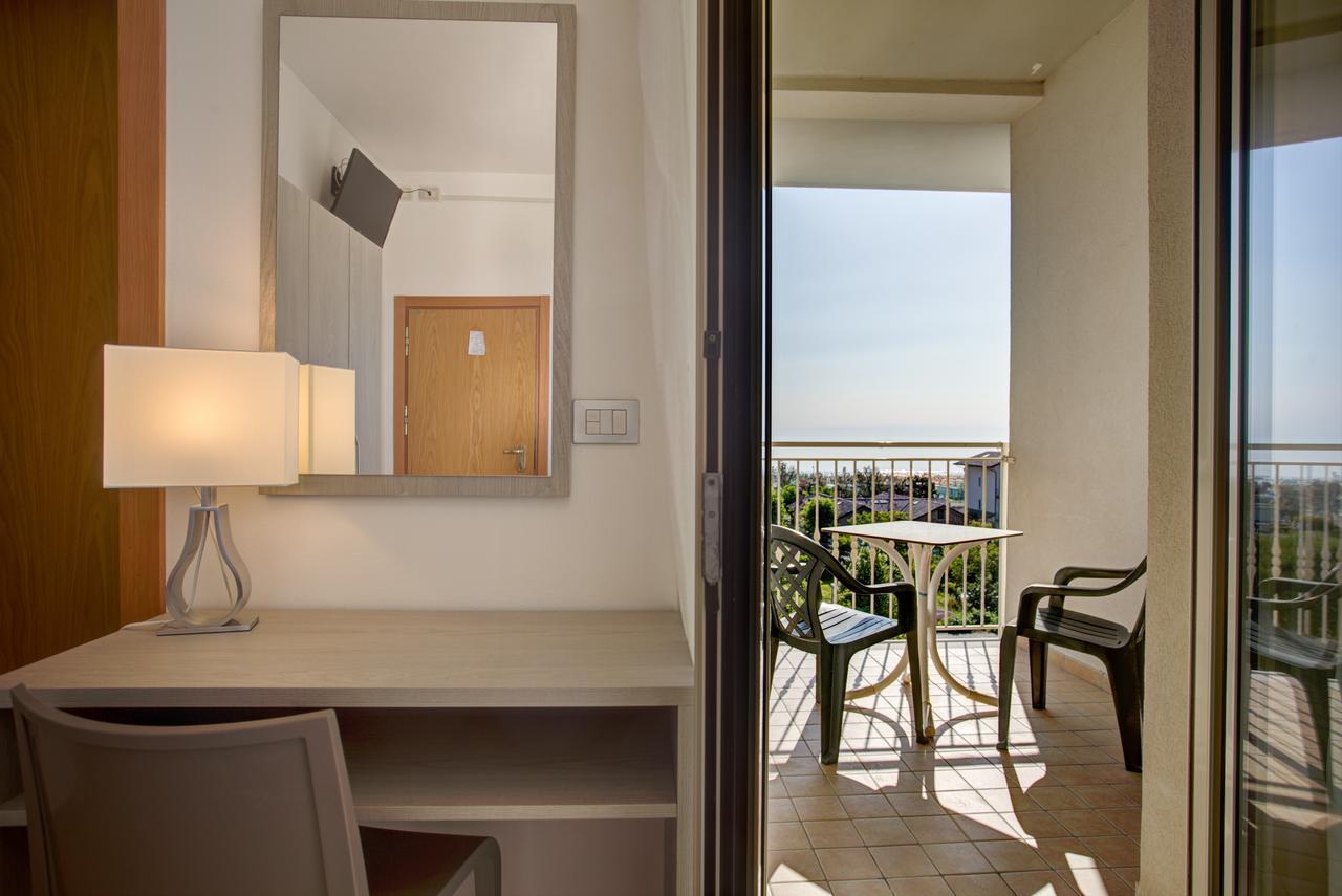 Hotel Amedea Червия Екстериор снимка