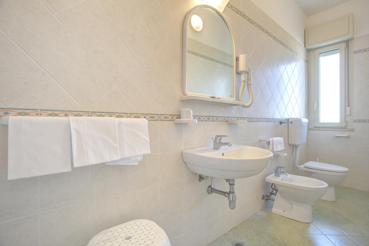 Hotel Amedea Червия Екстериор снимка