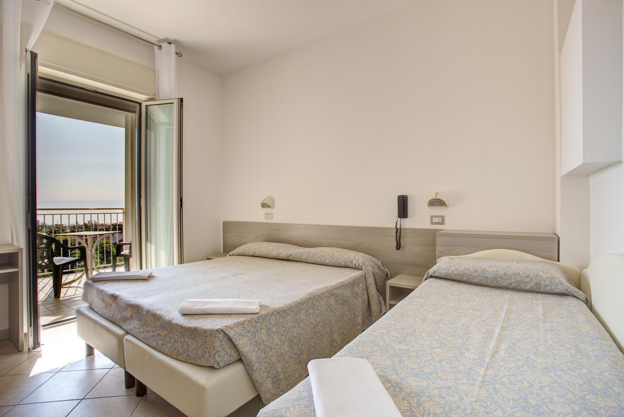 Hotel Amedea Червия Екстериор снимка